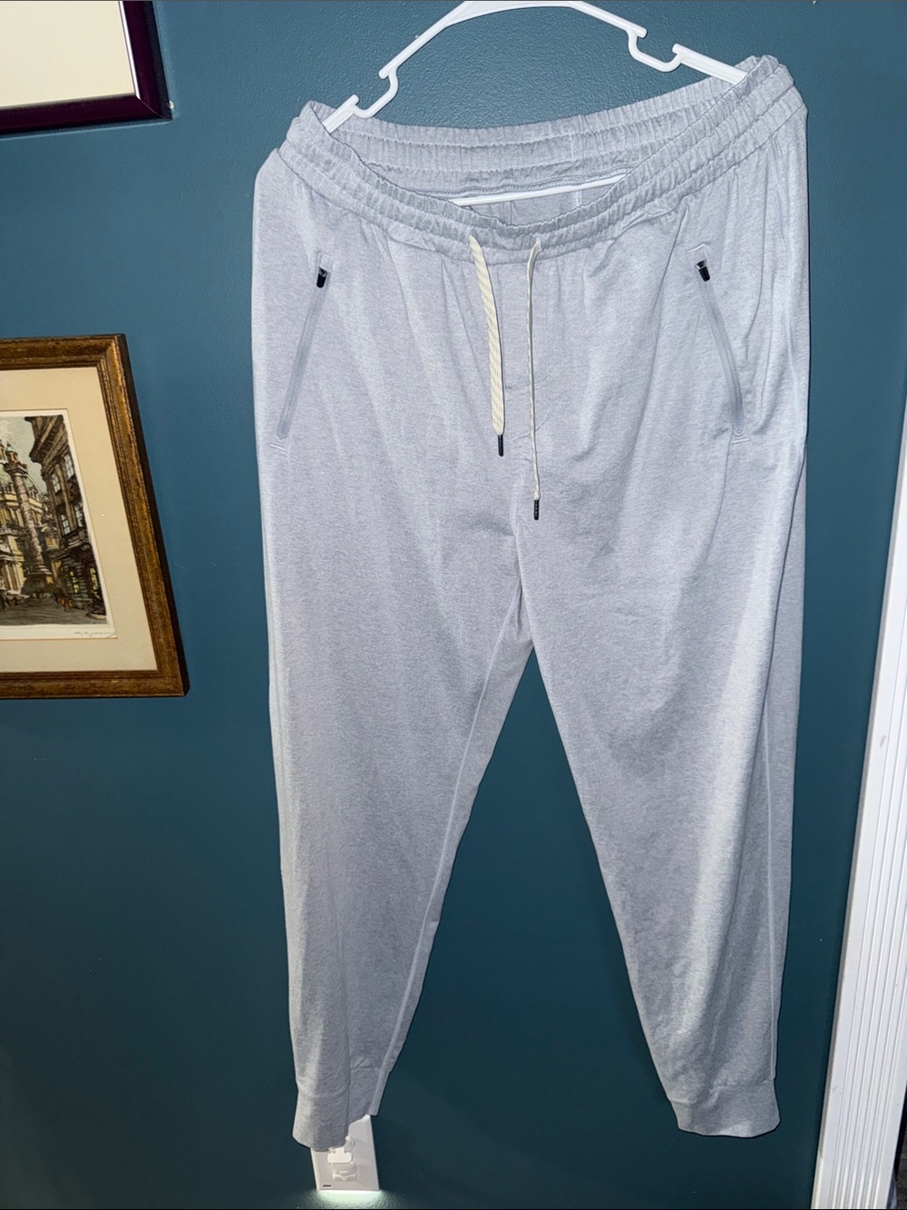 Vuori Light Gray Men’s Jogger Sweatpants